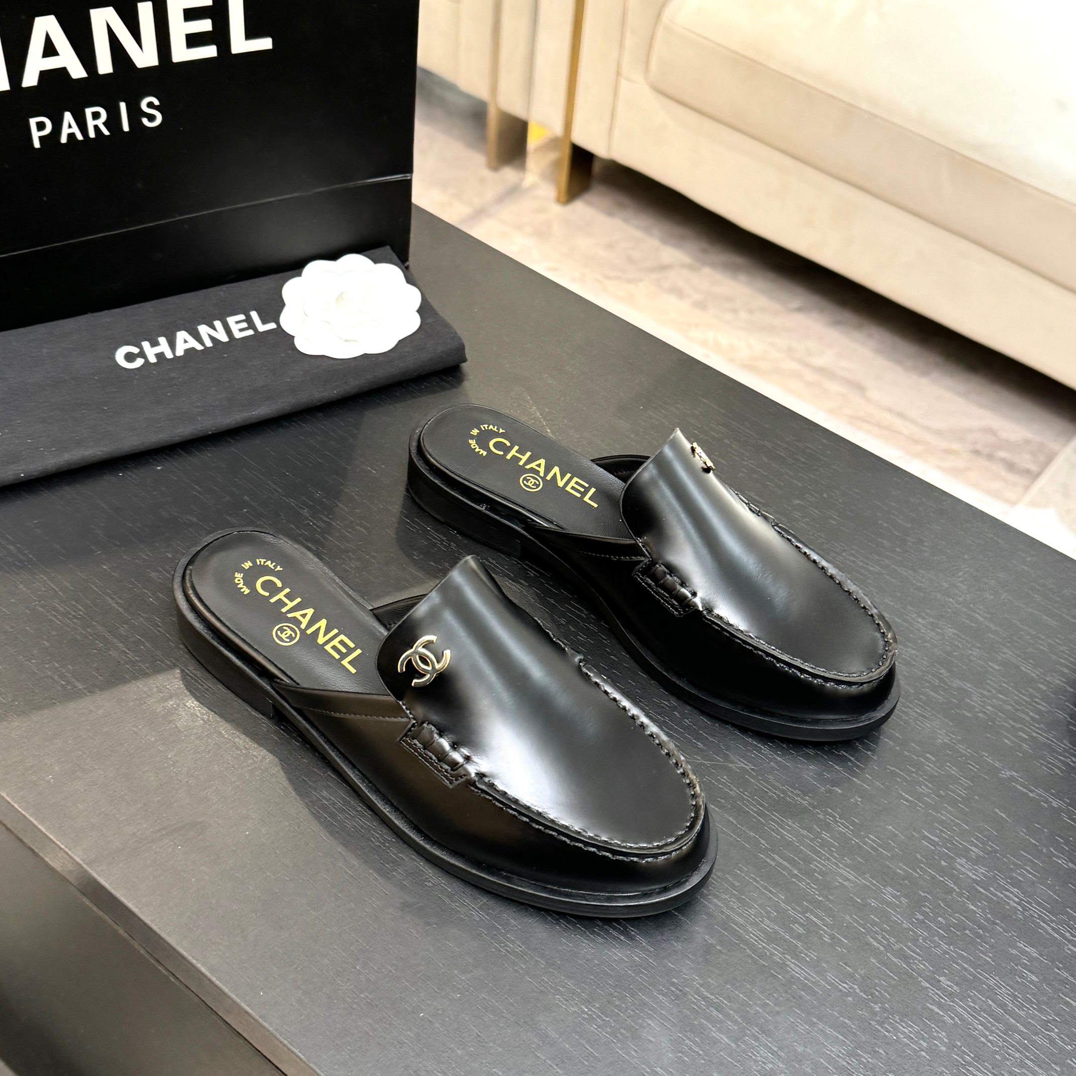 Chanel-Vintage-CC-Black-Shiny-Calfskin-Leather-Flat-Mules-35To39