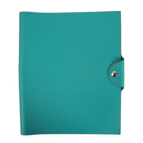 The Hermès Ulysse is a sleek leather notebook holder with a minimalist design, featuring luxurious craftsmanship and a spacious interior for essentials. Shop now on Replica Shoes .